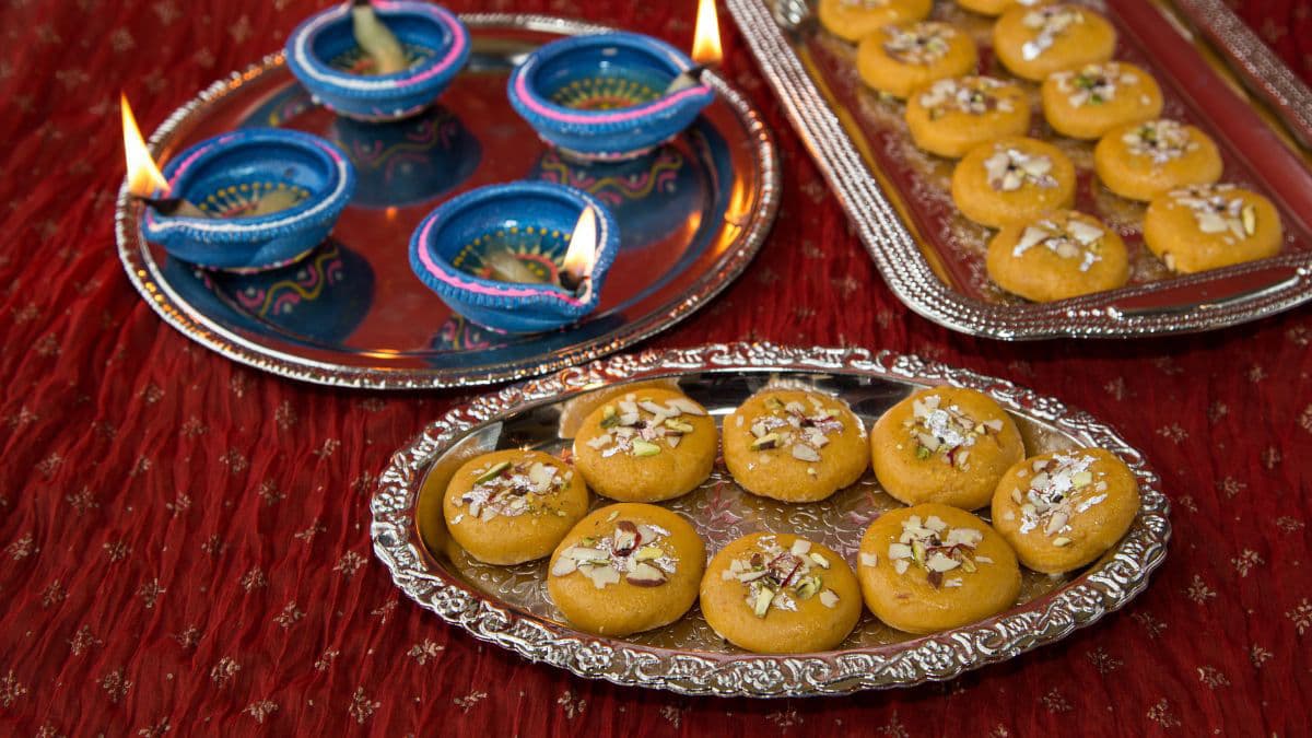 Mathura Pedas in a tray
