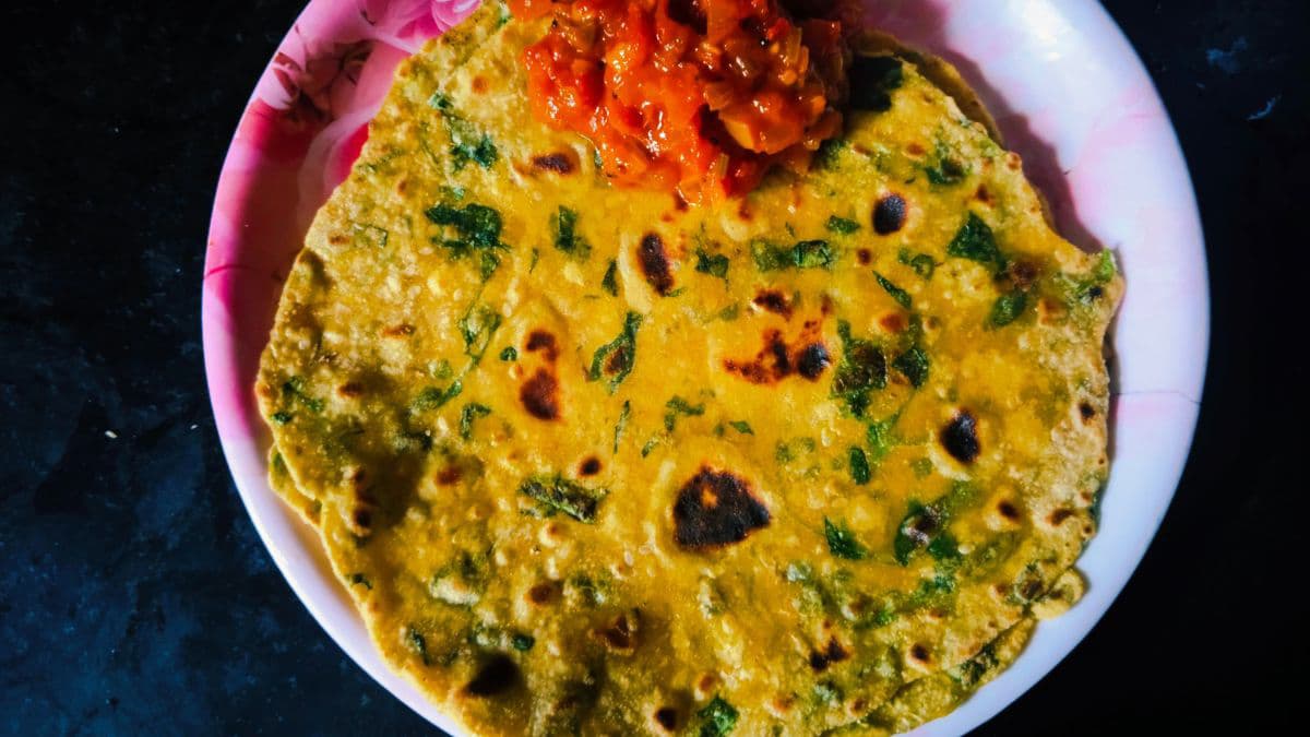 Fresh methi thepla served with pickle