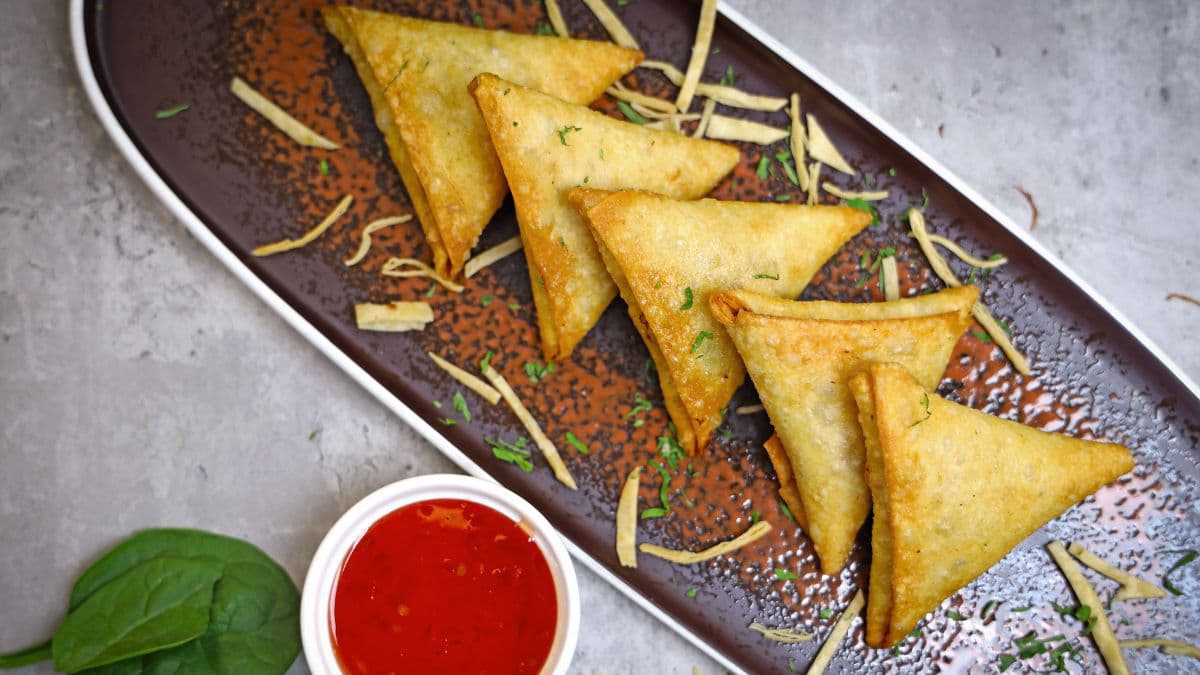 Crispy homemade samosas with chutney