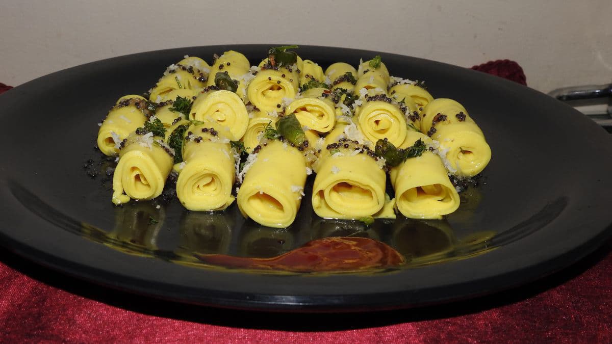 Gujarati khandvi on a black plate