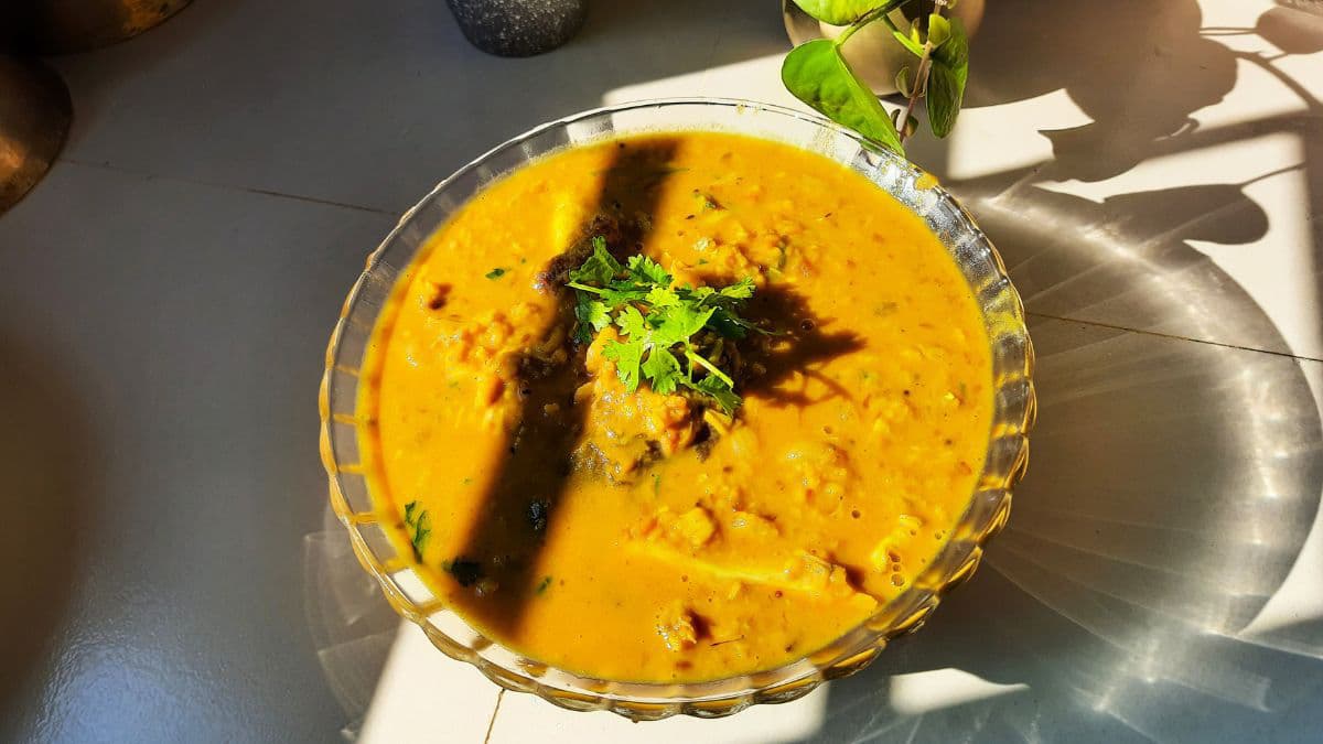 Traditional Bengali muri ghonto dish