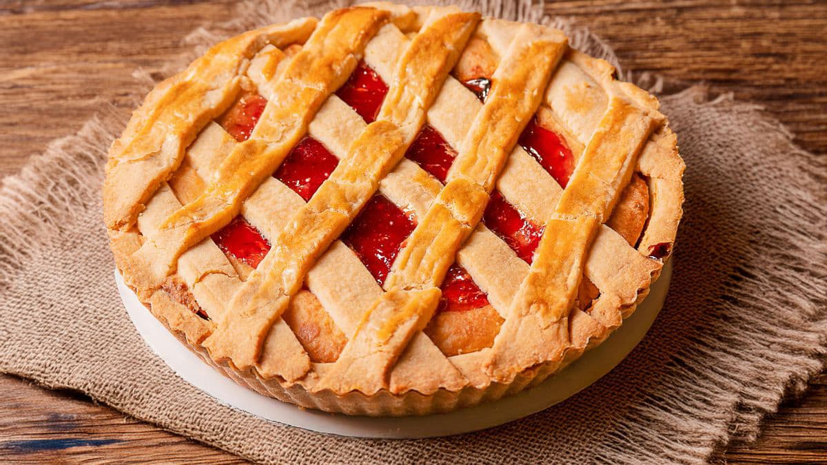 Flaky peach pie