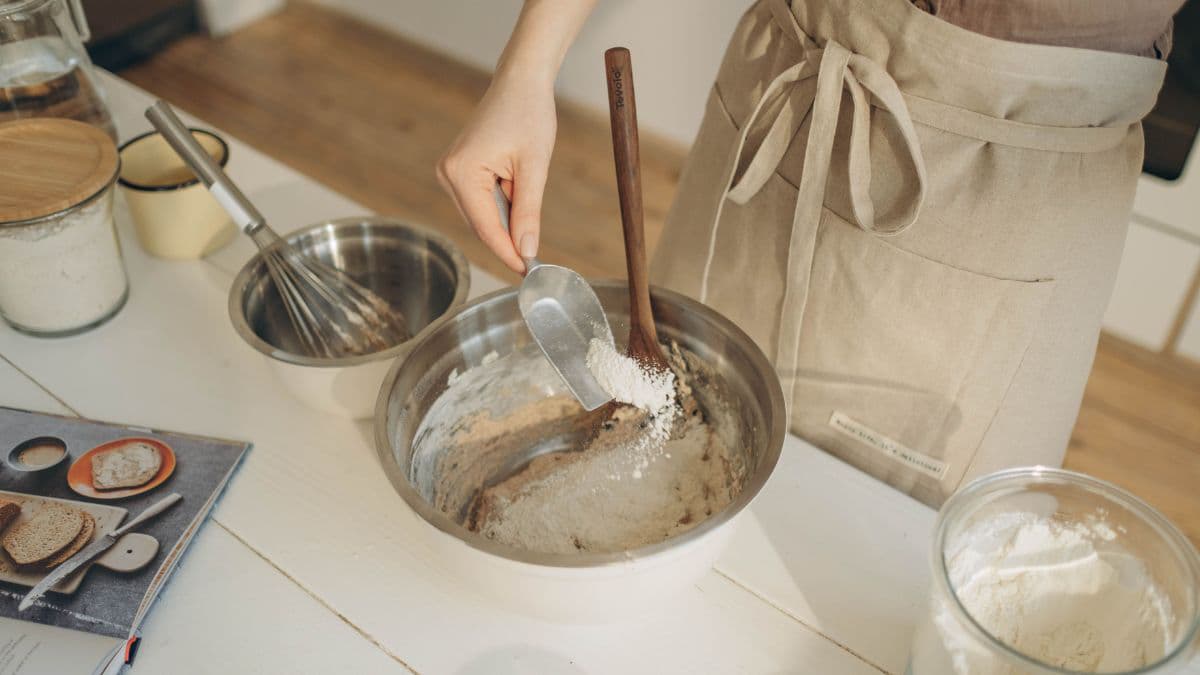 Adding powdered sugar to cookie dough
