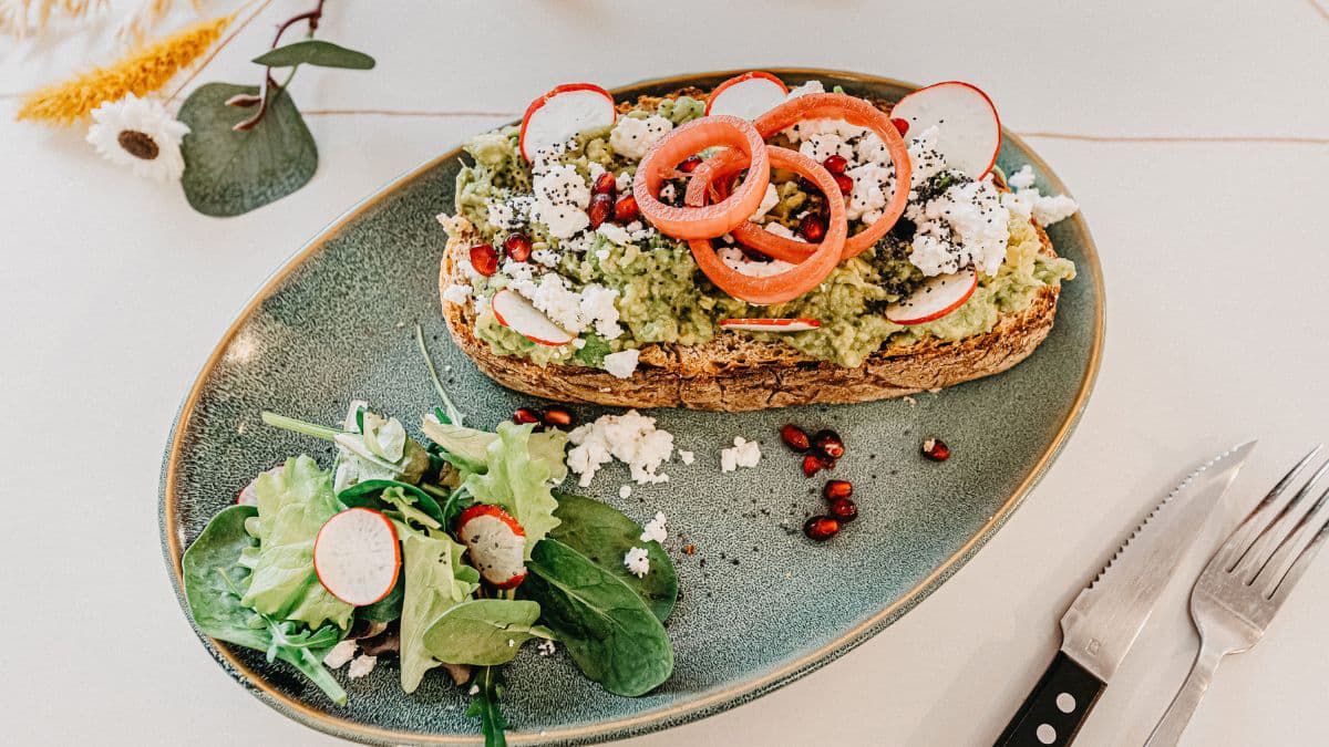 French toast with avocado salad