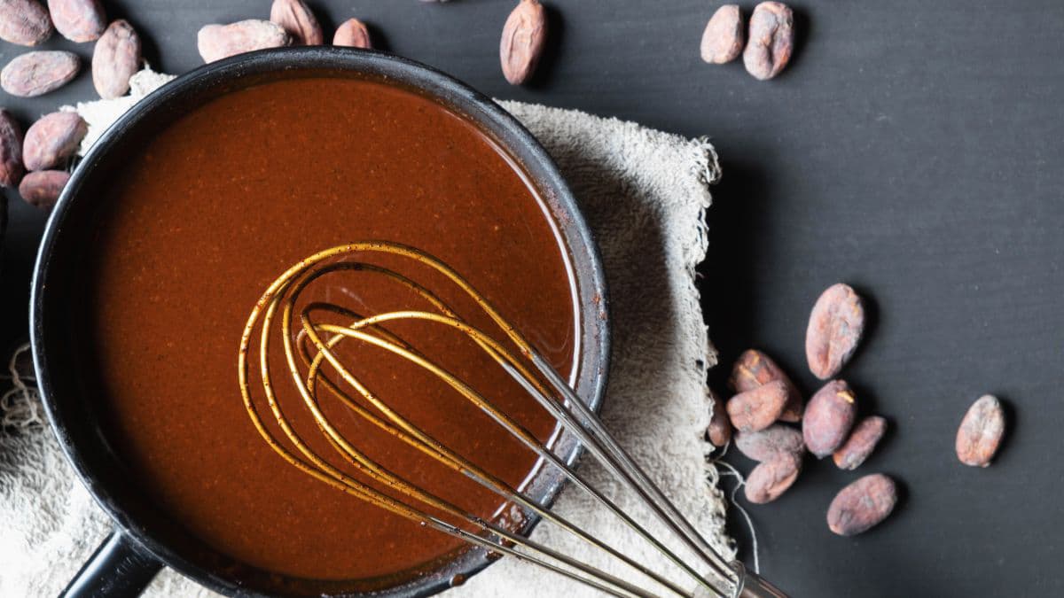 Cocoa mixture in a pan