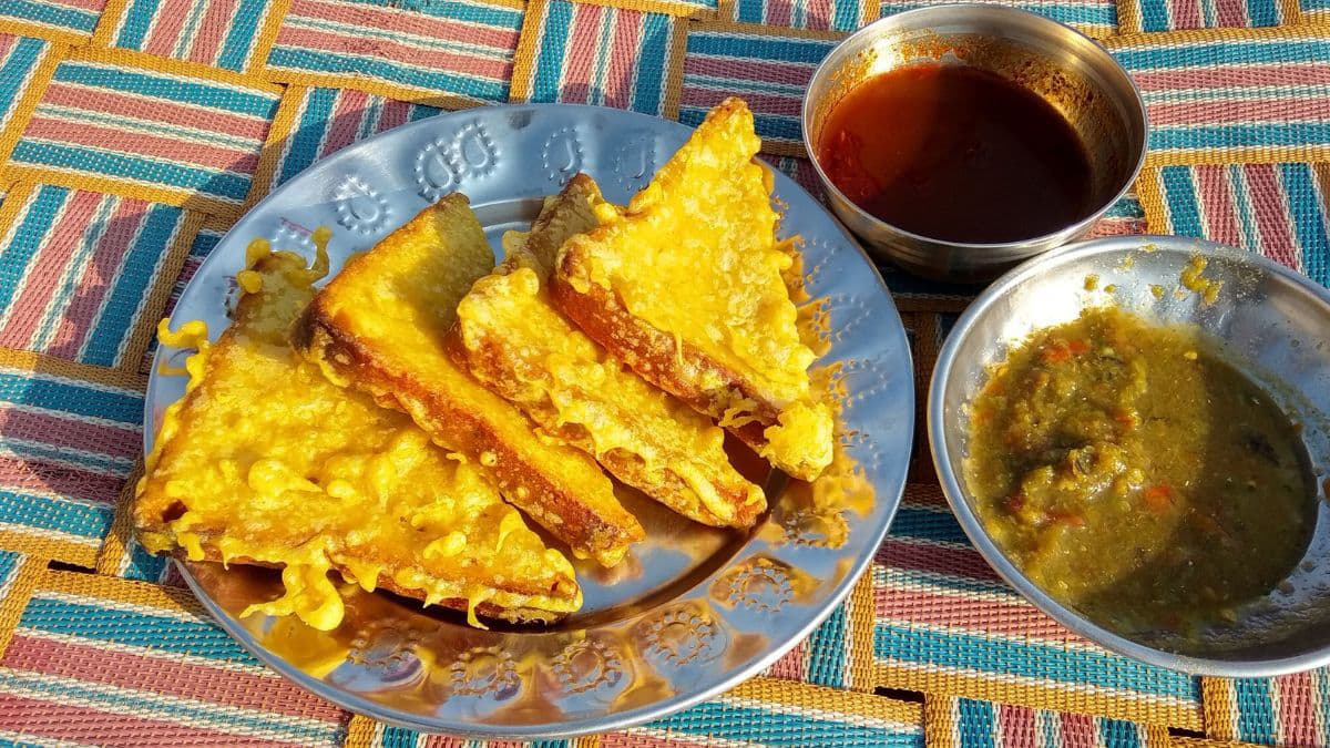 Crispy stuffed bread snack