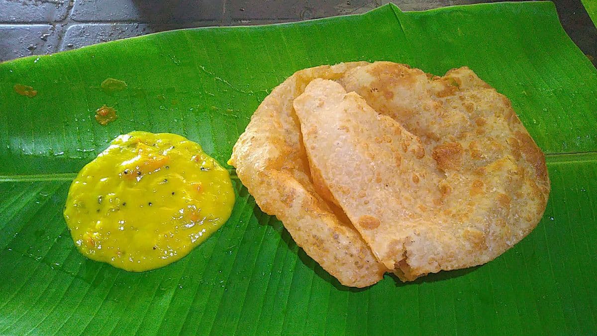Masala poori served with potato curry 