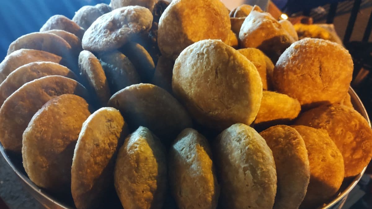 Flaky and crunchy kachoris