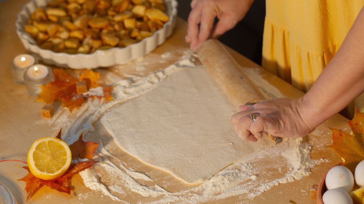 Apple pie crust getting rolled