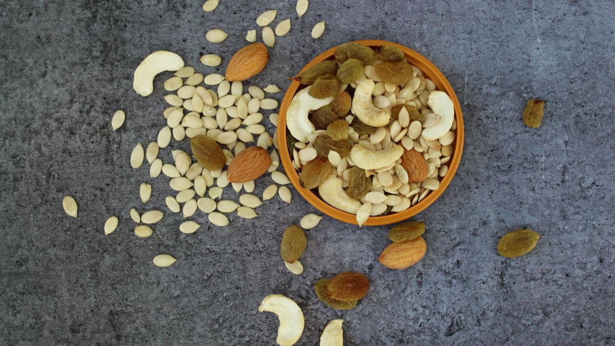 Garnishing for lauki halwa