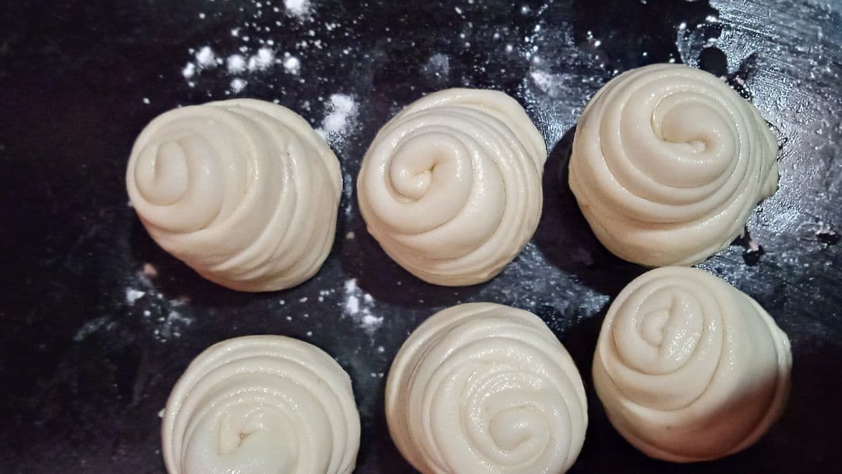 Spiral-shaped layered dough
