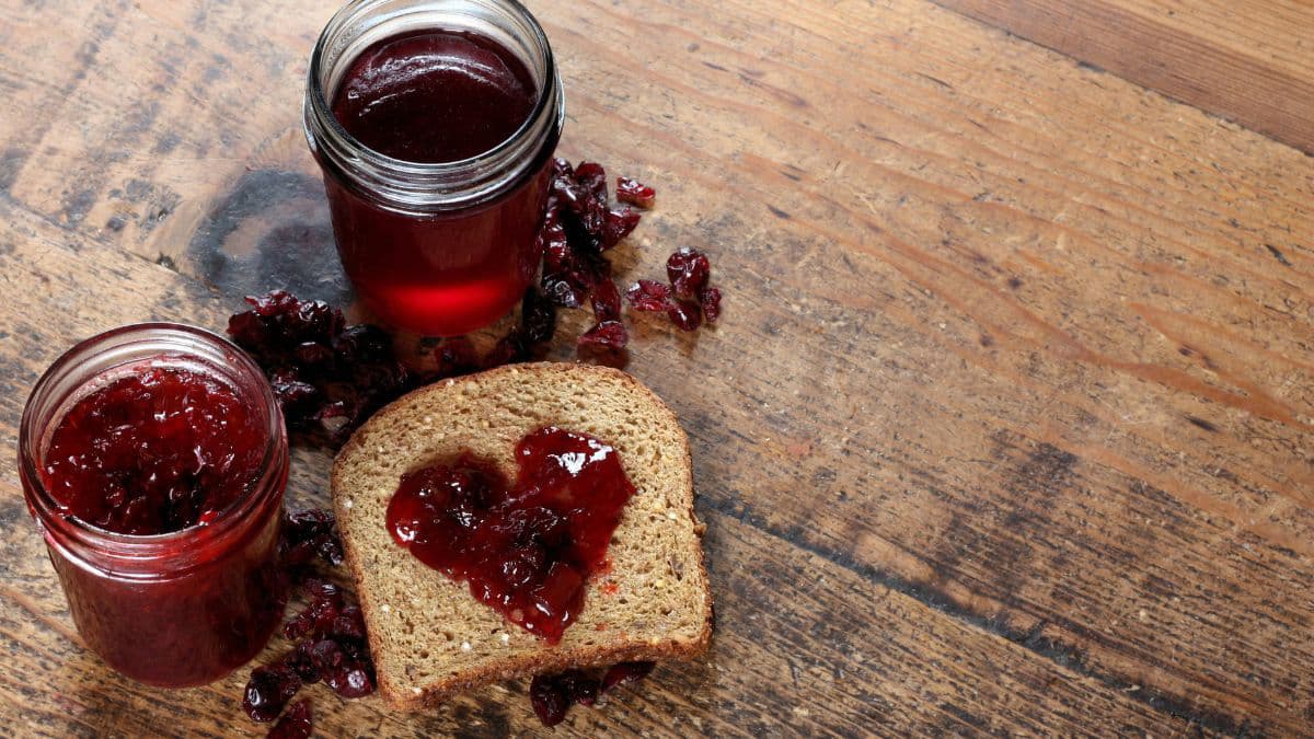 Two jam jars with bread