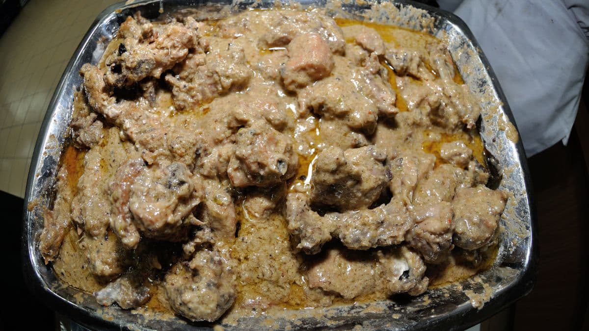 Creamy Bengali chicken rezala curry 