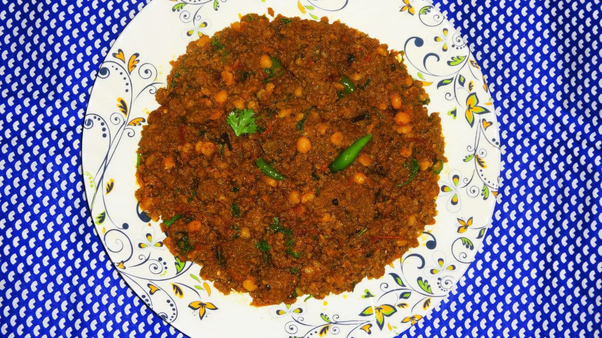 Keema fry served on a plate
