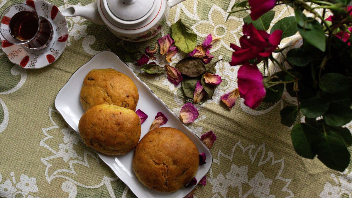 Golden Mangalore buns served with tea