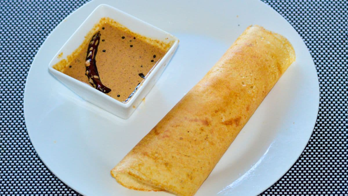 Peanut chutney with dosa