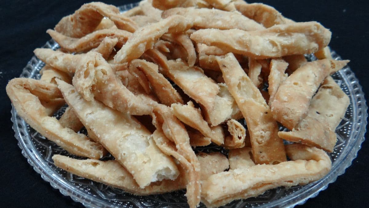 Crispy namak para snack bites