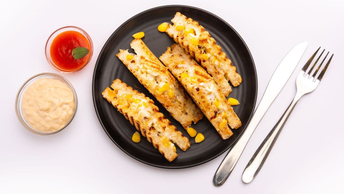 Paneer and corn sandwich on a plate