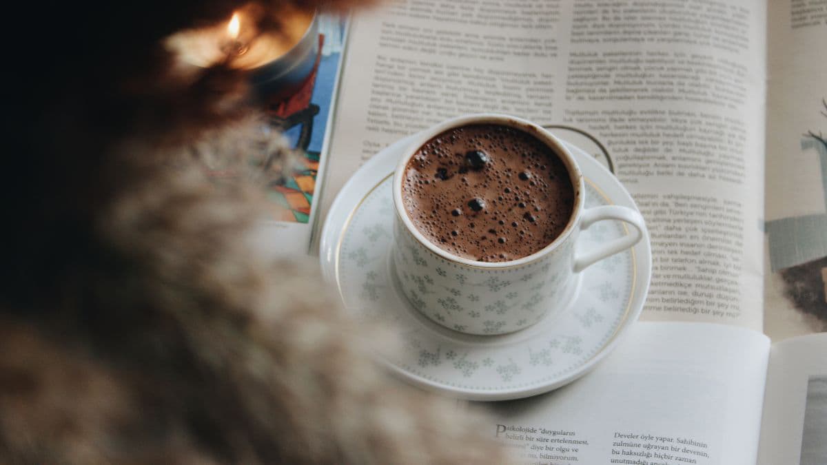 Hot chocolate matcha in a mug.