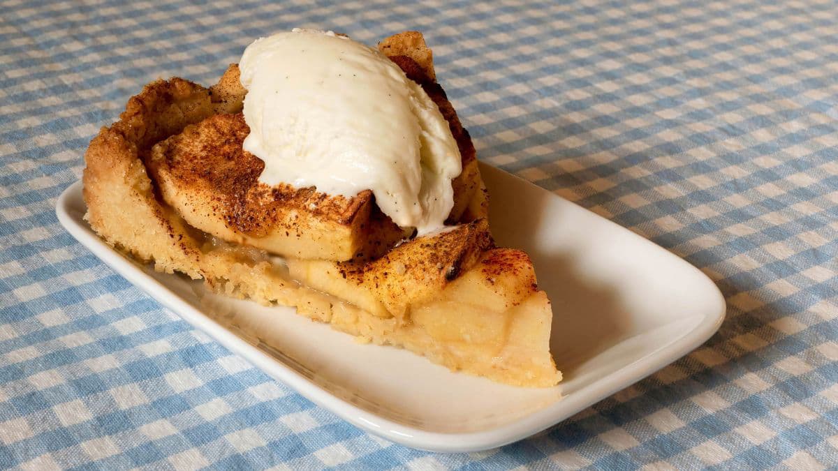 A slice of apple pie with ice cream