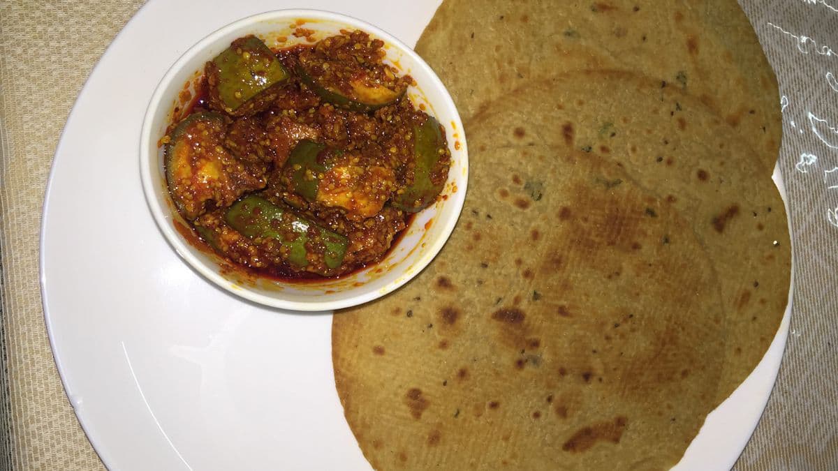 Khakra with achar