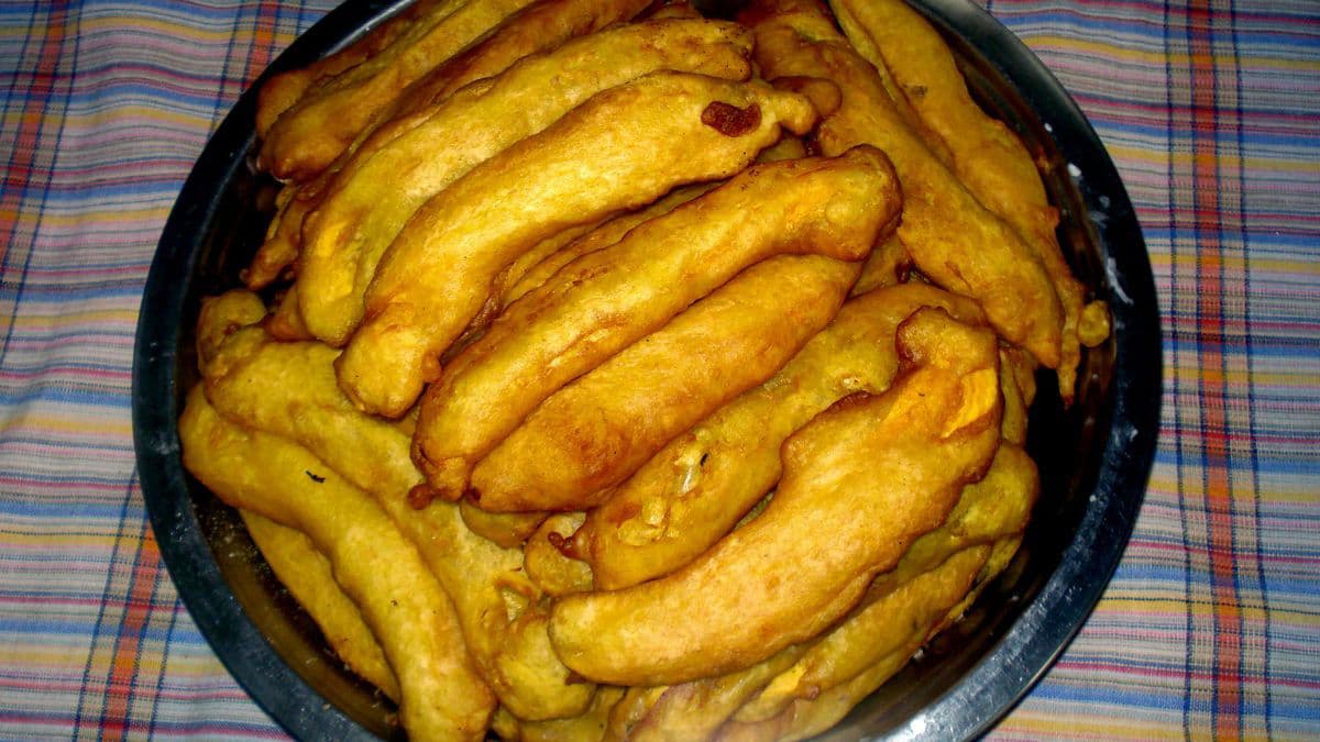 A batch of pazham pori