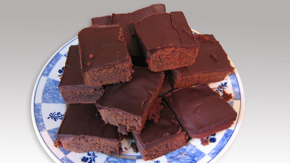  Chocolate brownies on a plate