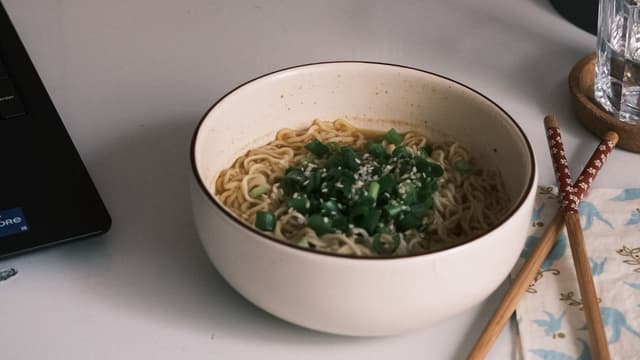 how-to-make-sour-and-spicy-cold-ramen-recipe-featuring-yippee-noodles-thumbnail