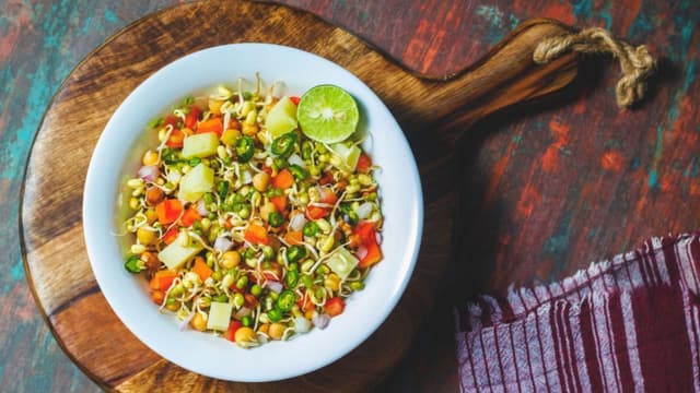 high-protein-sprouted-moong-salad-a-quick-fix-fibre-rich-snack-thumbnail