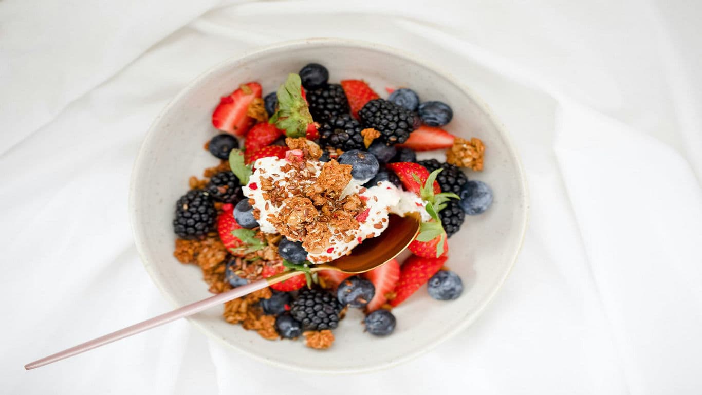 How to Survive Wedding Season: 5 Healthy Eating Strategies for Guests