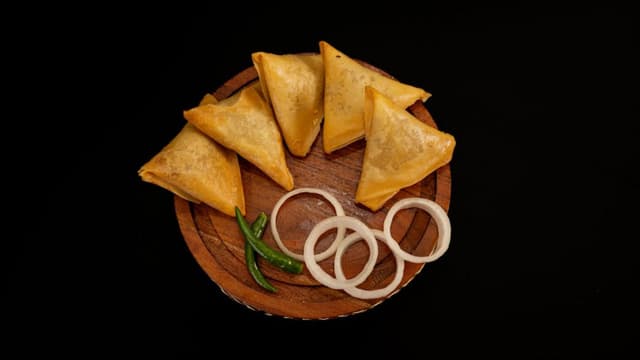 litti-chokha-samosas-and-more-indian-street-food-reimagined-with-khapli-atta-swaps-thumbnail