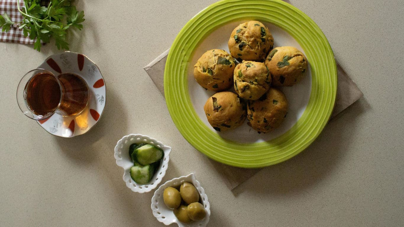 Herb bread rolls with tea and olives