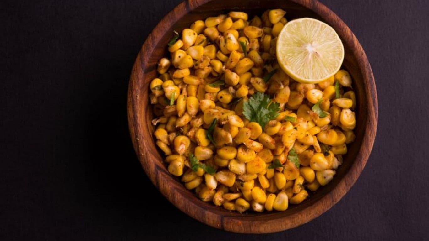 Spiced corn salad with lemon garnish