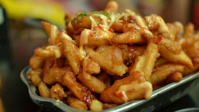 sweet-potato-recipes-classic-poutine-with-a-vegetarian-twist-thumbnail