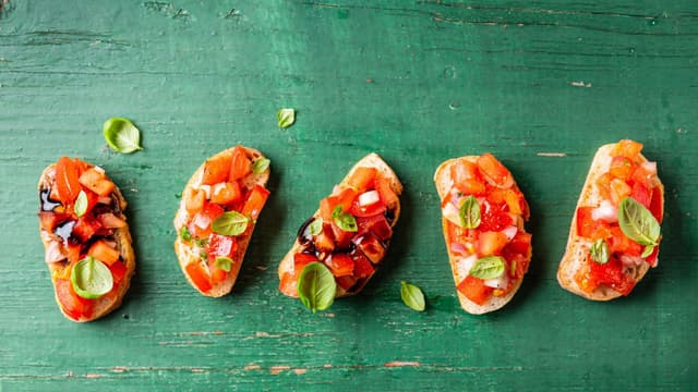 spicy-tamatar-chaat-bruschetta-easy-fusion-party-snack-thumbnail