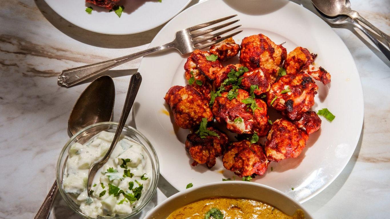 Spicy cauliflower bites with dipping sauces