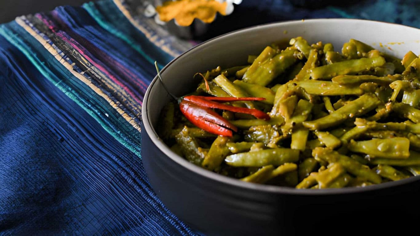 Spicy green bean curry in ceramic bowl