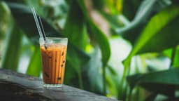 thai-milk-tea-recipe-sweet-creamy-perfectly-chilled-summer-drink-thumbnail