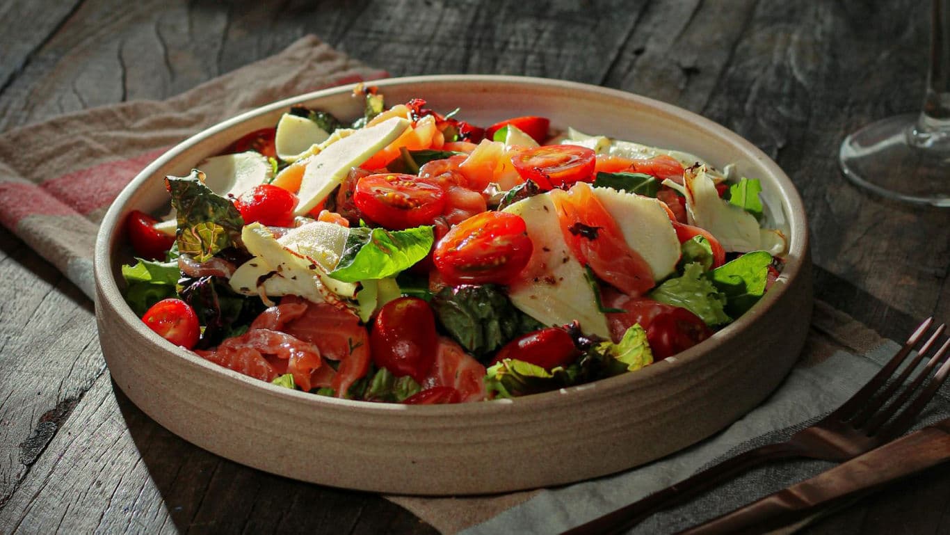 Fresh Salad with Tomatoes and Cheese