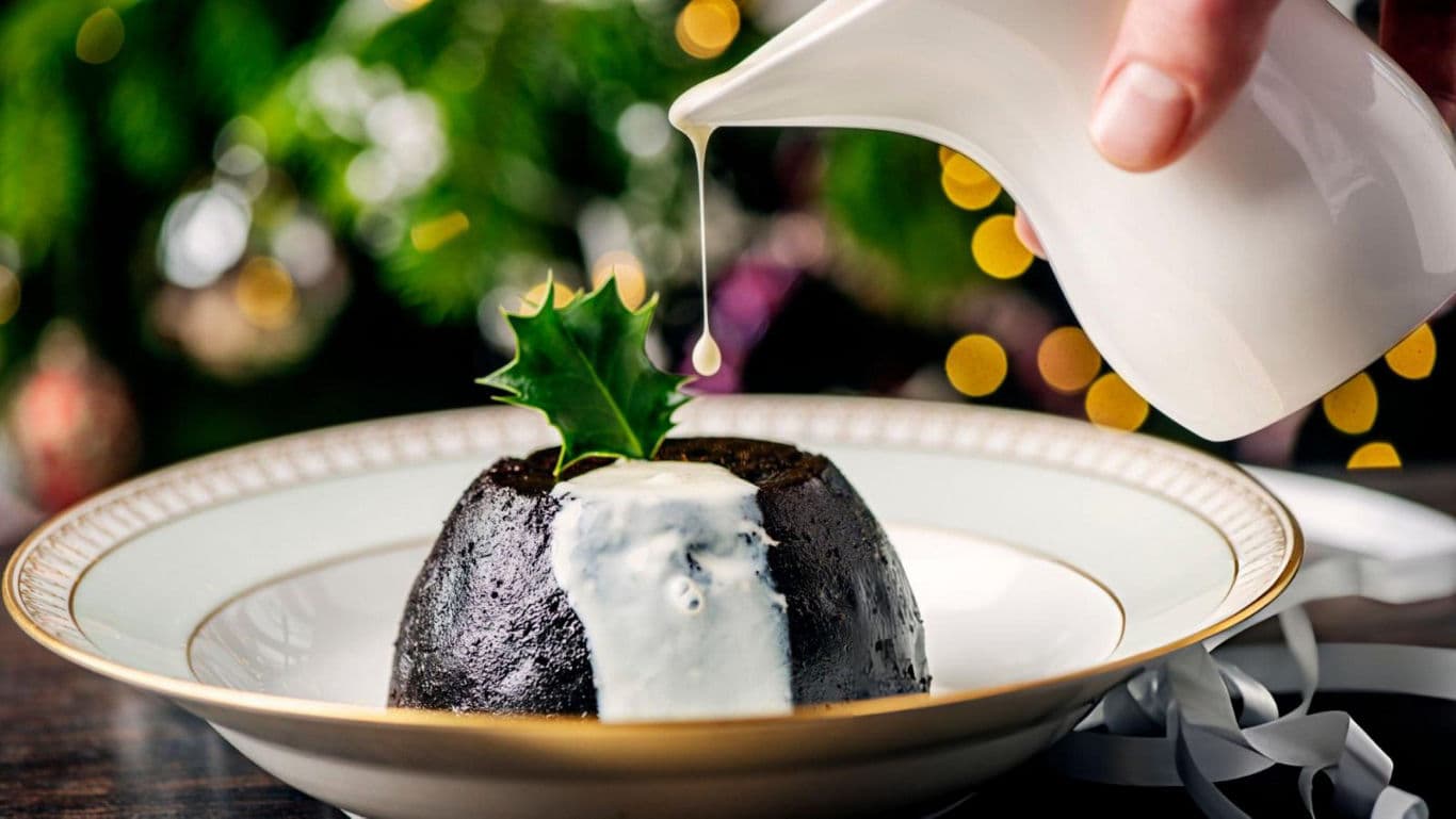 Festive pudding with cream drizzle
