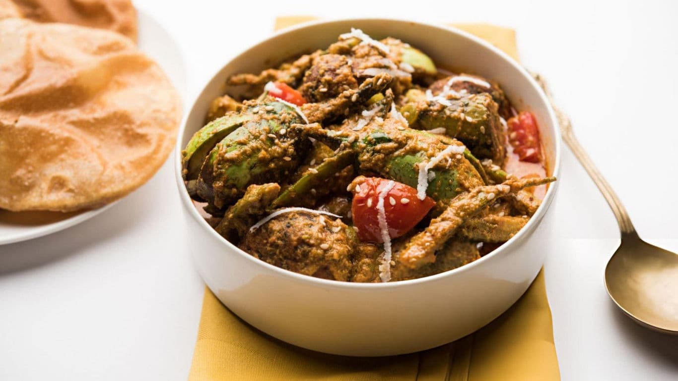 Spicy vegetable curry with fried bread