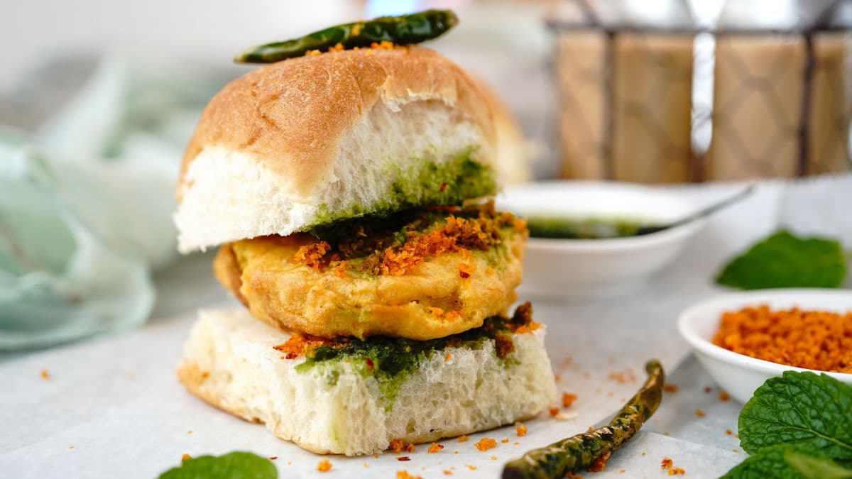 A single vada pao on a plate