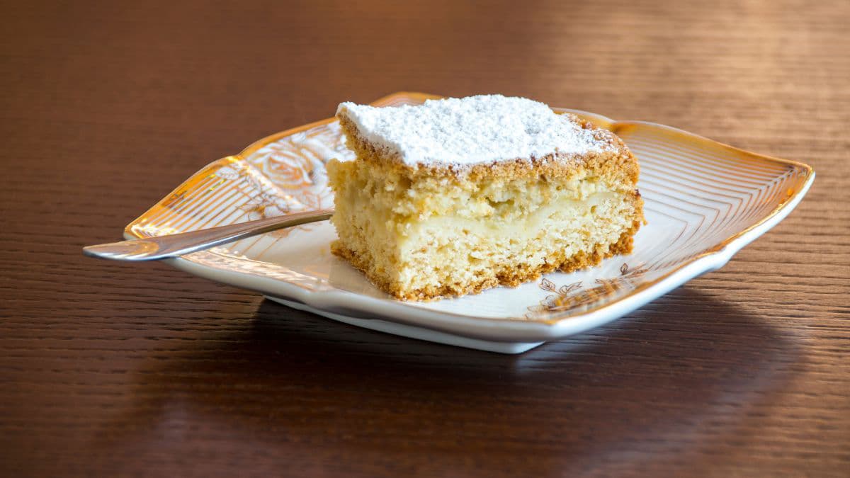 Single slice of vanilla cake on a plate