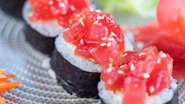 no-fishy-business-simple-flavourful-vegan-tomato-sushi-recipe-thumbnail