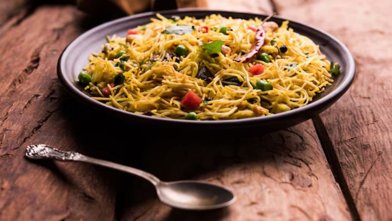 Plate of spiced vermicelli with vegetables