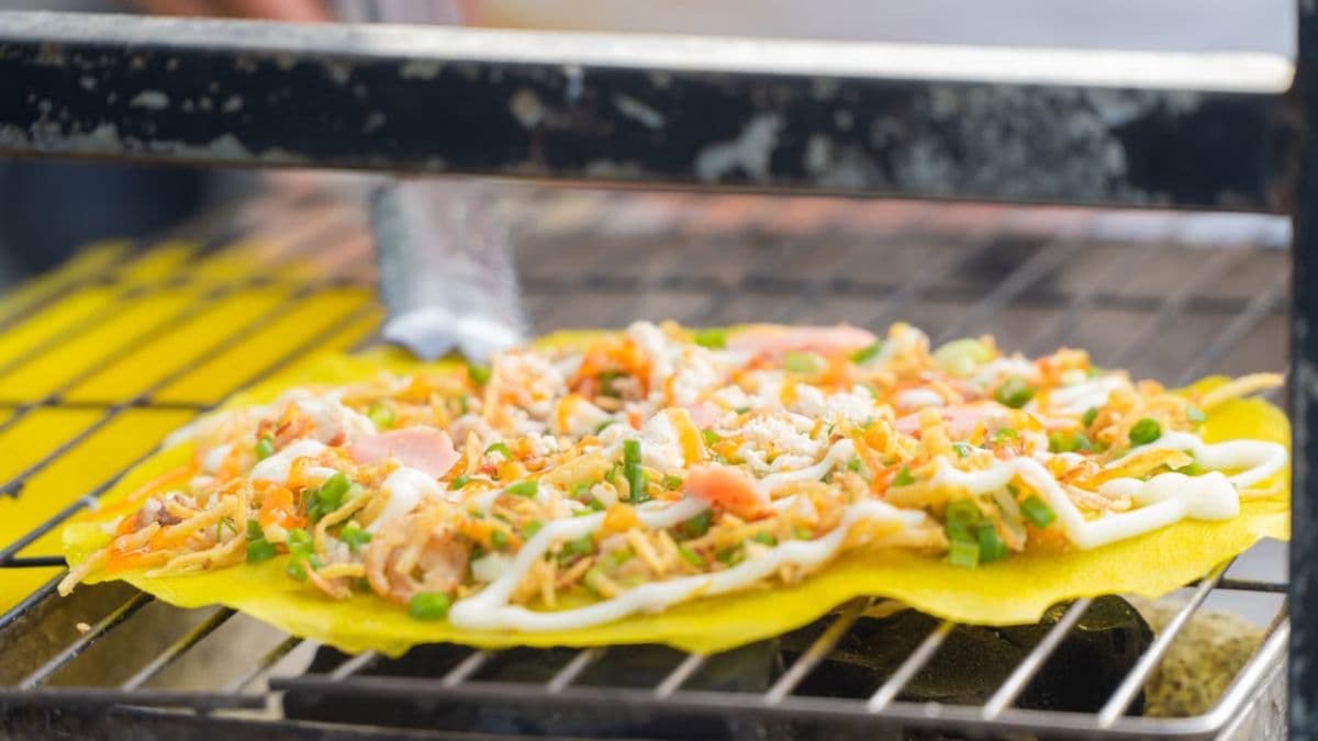Vietnamese pizza being grilled