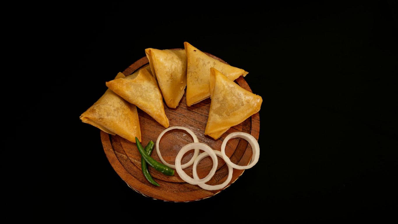 Crispy Samosas with Onion Rings and Green Chilies