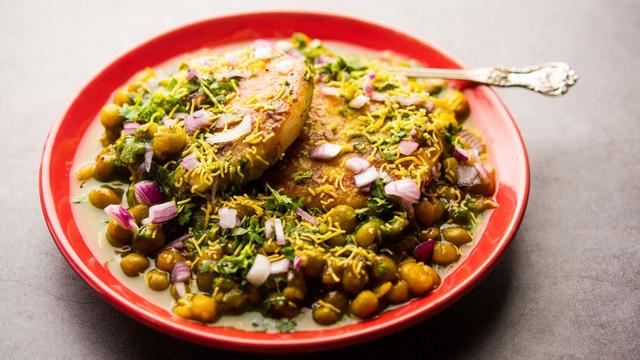 quick-and-delicious-ragda-pattice-your-go-to-indian-snack-thumbnail