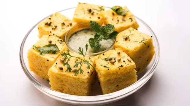 instant-dhokla-recipe-hacks-how-to-make-the-gujarati-snack-in-minutes-thumbnail