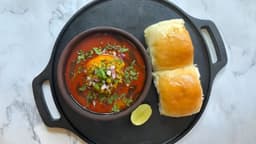 Misal pav on a black plate